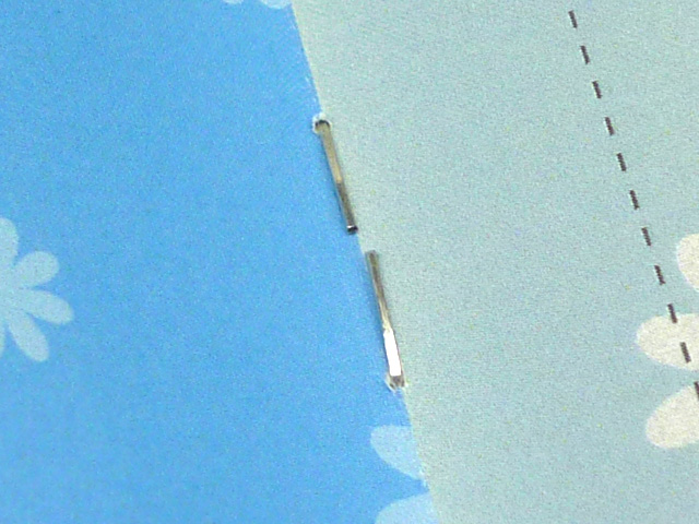 中綴じ製本の仕組み2 中綴じ製本の特長が分かる画像2です。